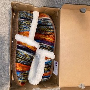 Toms slippers size 8